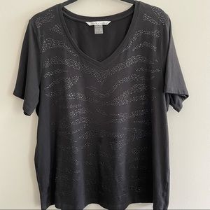 Peter Nygard Black T-Shirt with raised accent Size 1X